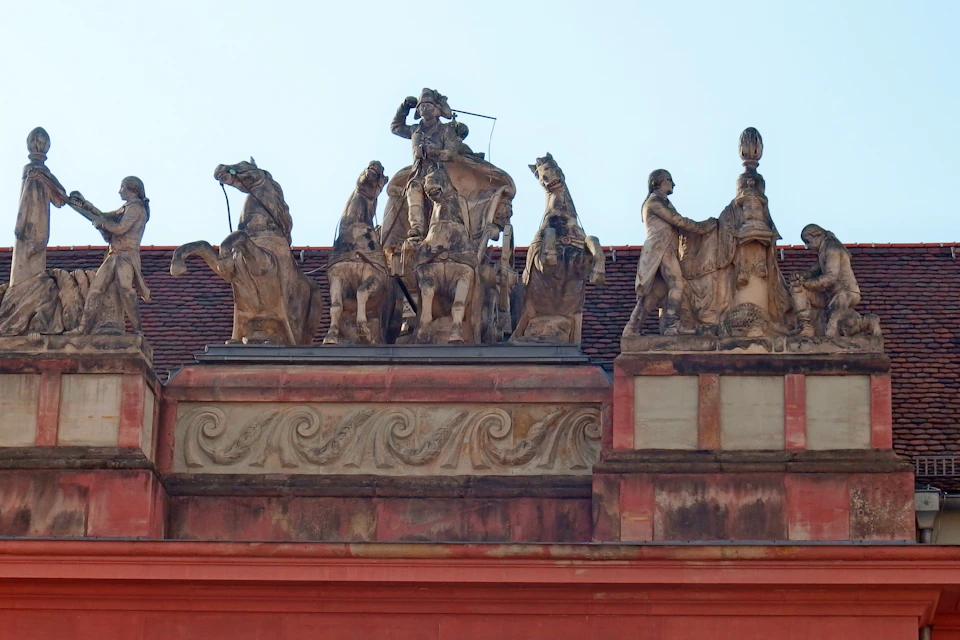 Quadriga über dem Kutschstall am Neuen Markt