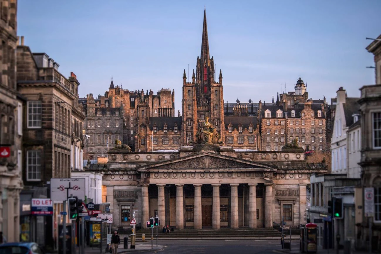 Edinburgh Castle: Entry Ticket + Guided City Walking Tour