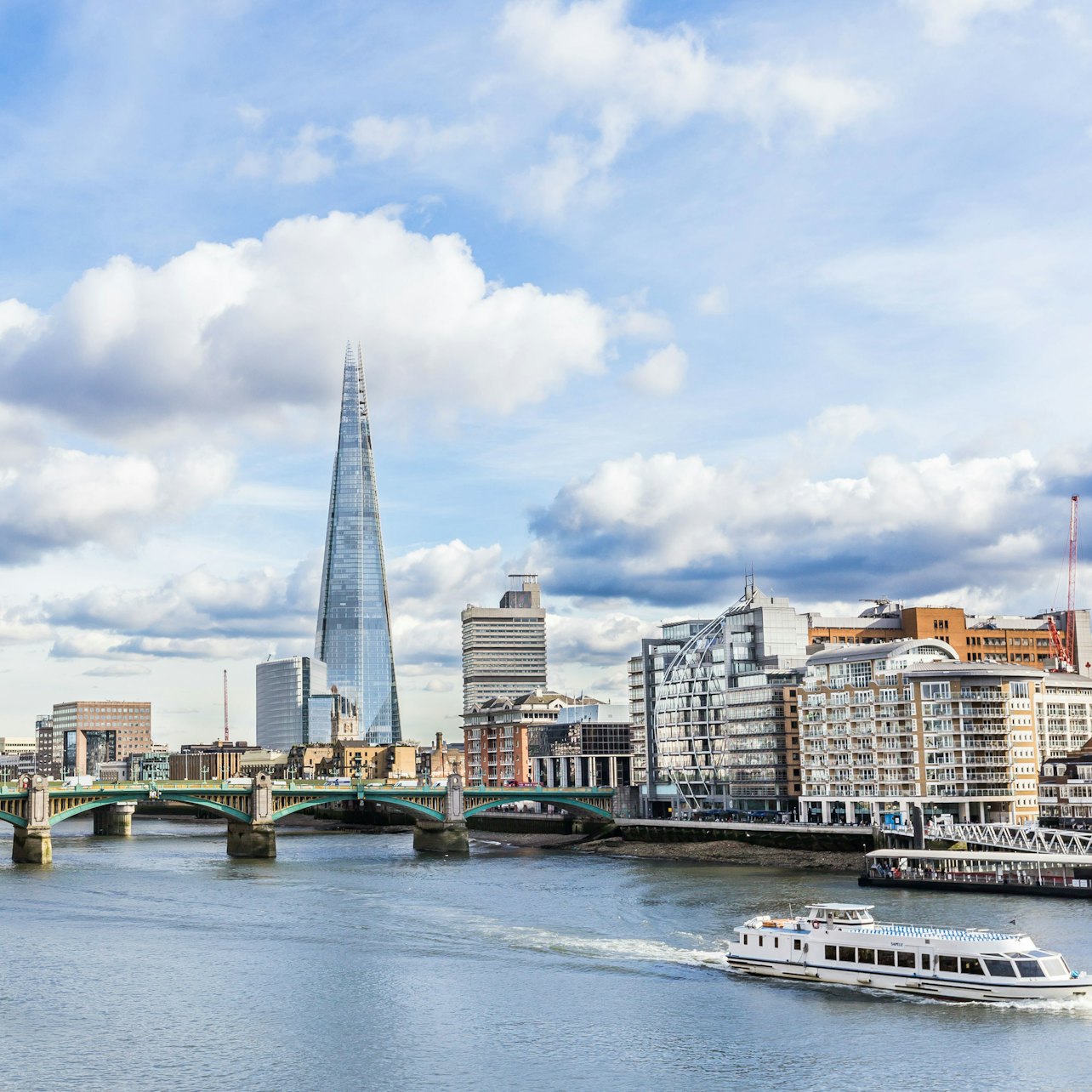Crucero por el Támesis: De Westminster a la Torre de Londres - Alojamientos en Londres