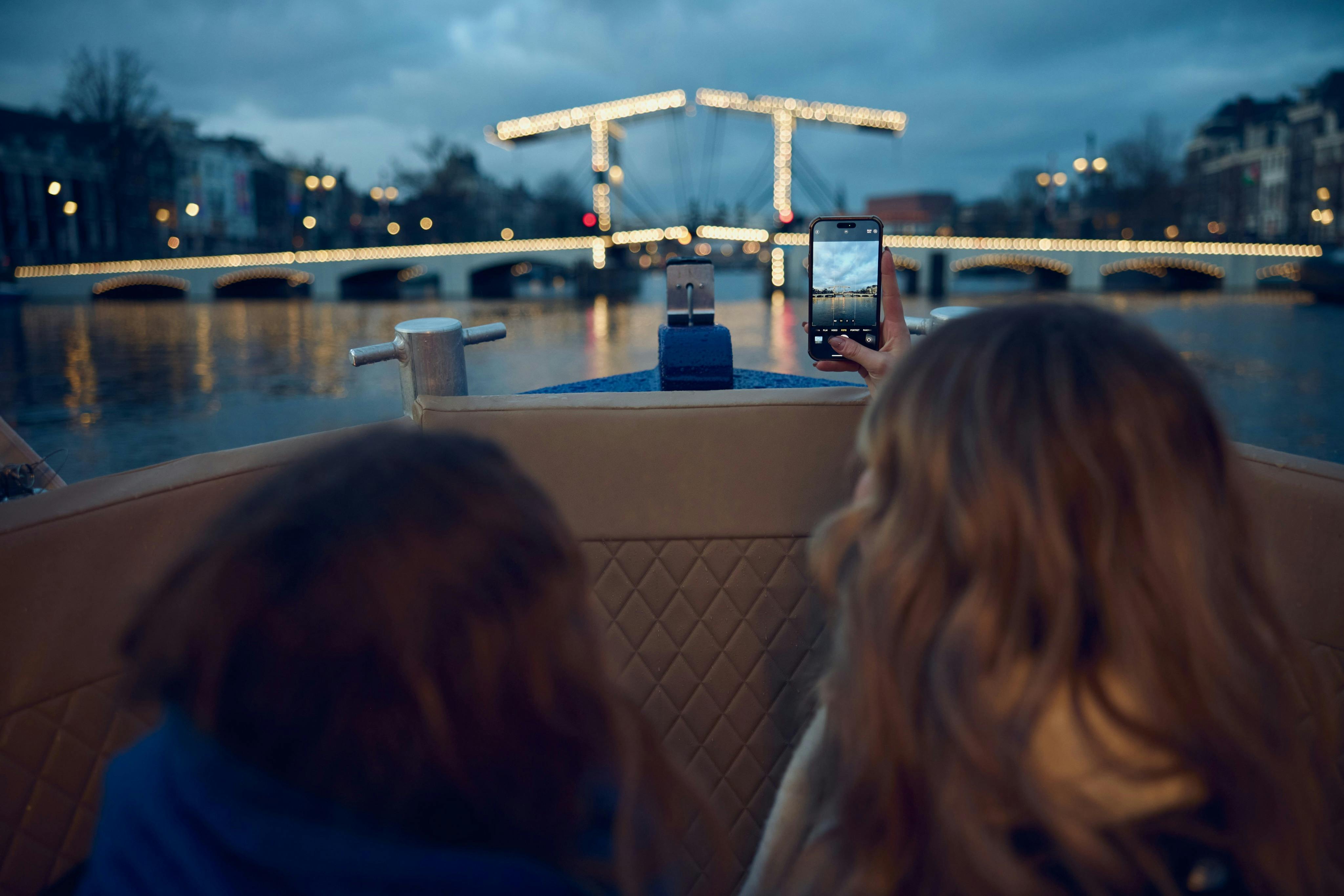 Ciesz się naszym rejsem po Amsterdamie z gorzałą