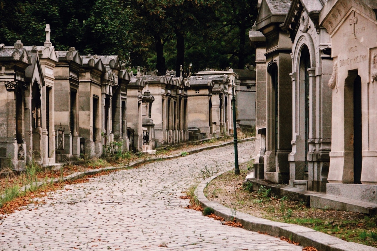 Tour guidato a piedi del cimitero di Père Lachaise - Alloggi in Parigi