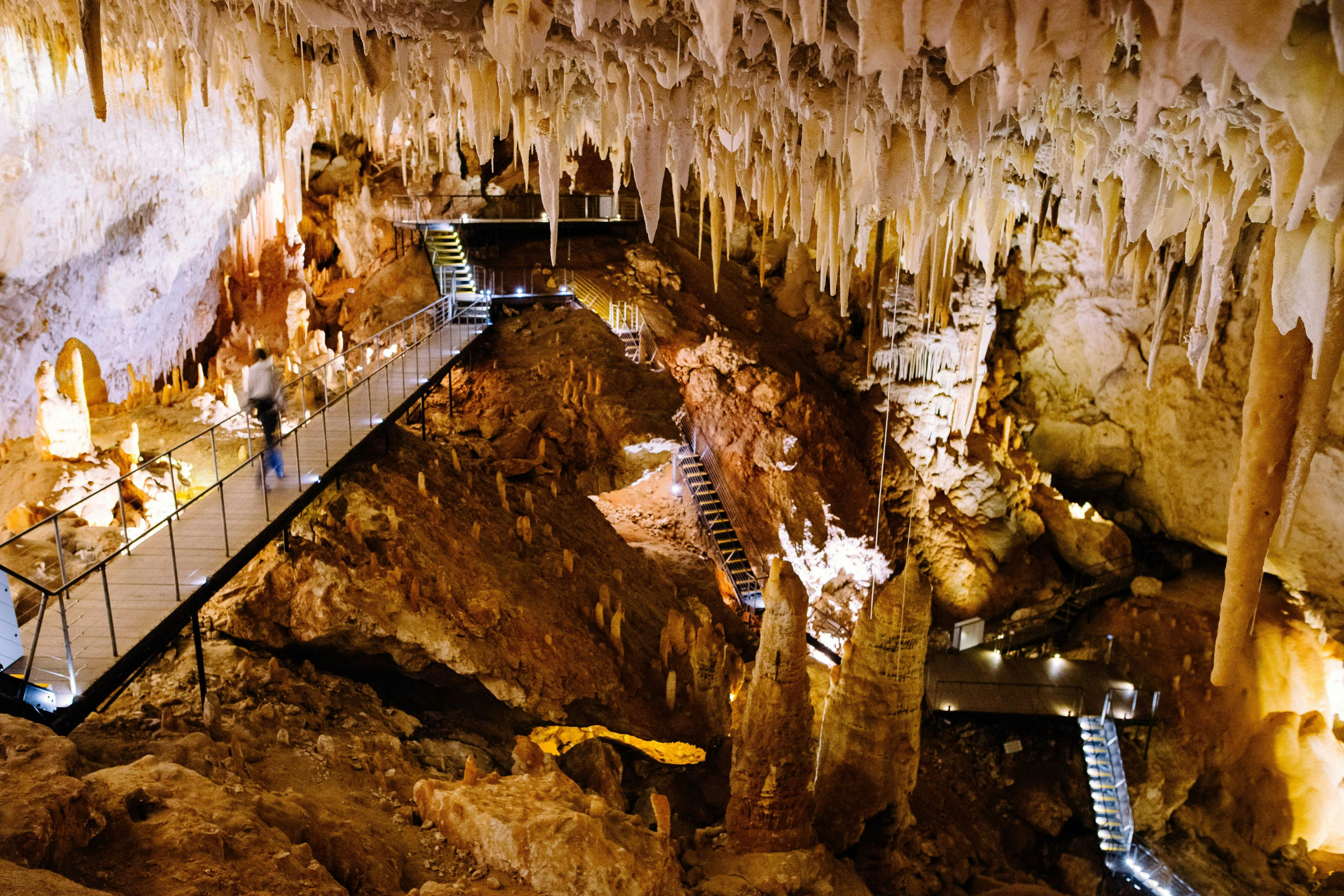 Entrance chamber of Jewel Cave