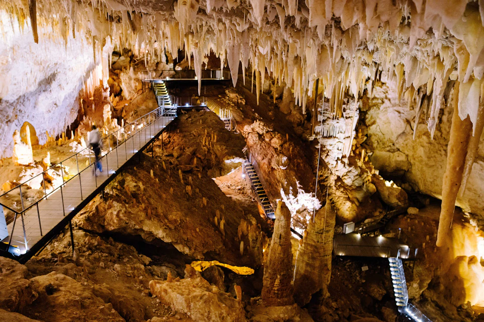 Entrance chamber of Jewel Cave