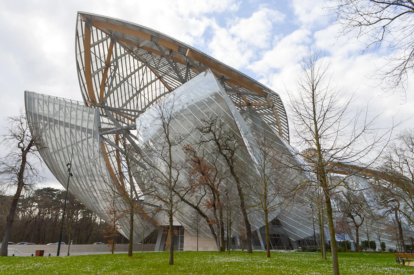 Fondation Louis Vuitton + Palais Galliera: Exhibition Entry