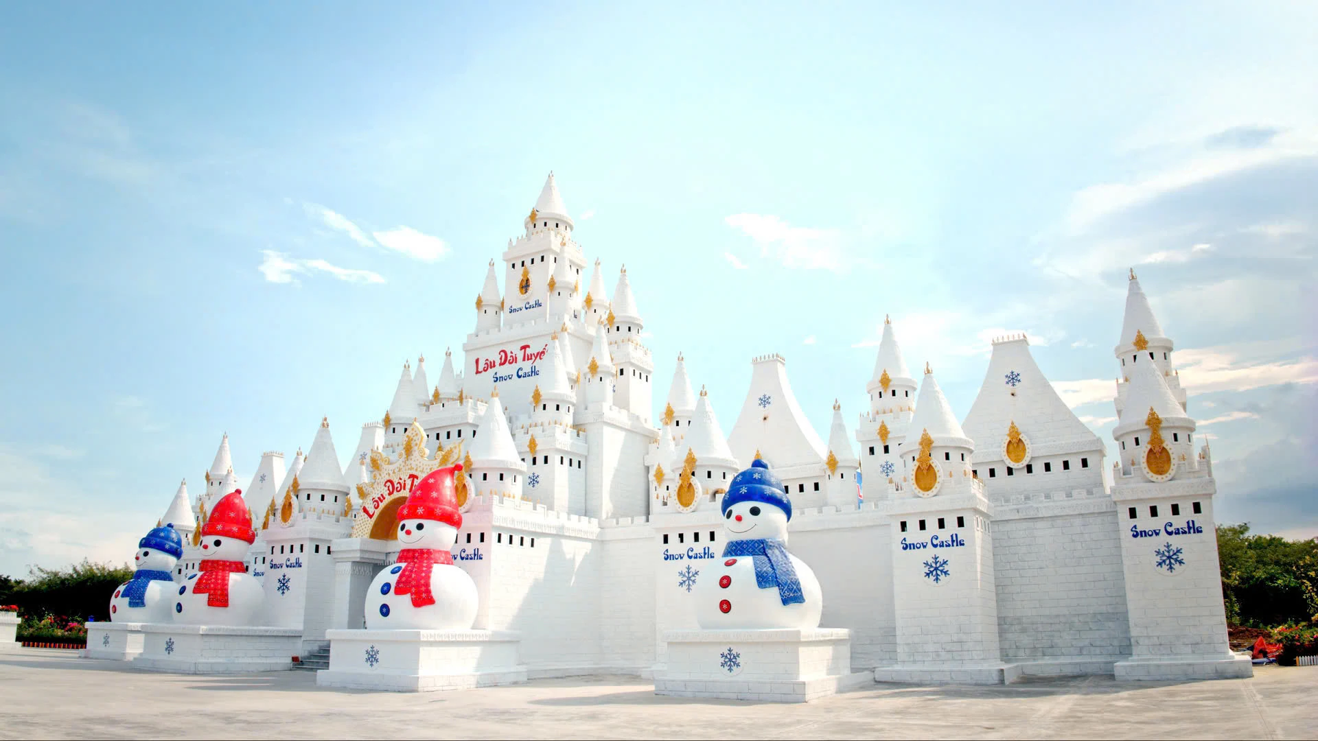 The Amazing Bay Water Park: Entry Ticket + Amazing Infinity Son Tien VIP Access + 200K VND F&B Voucher
