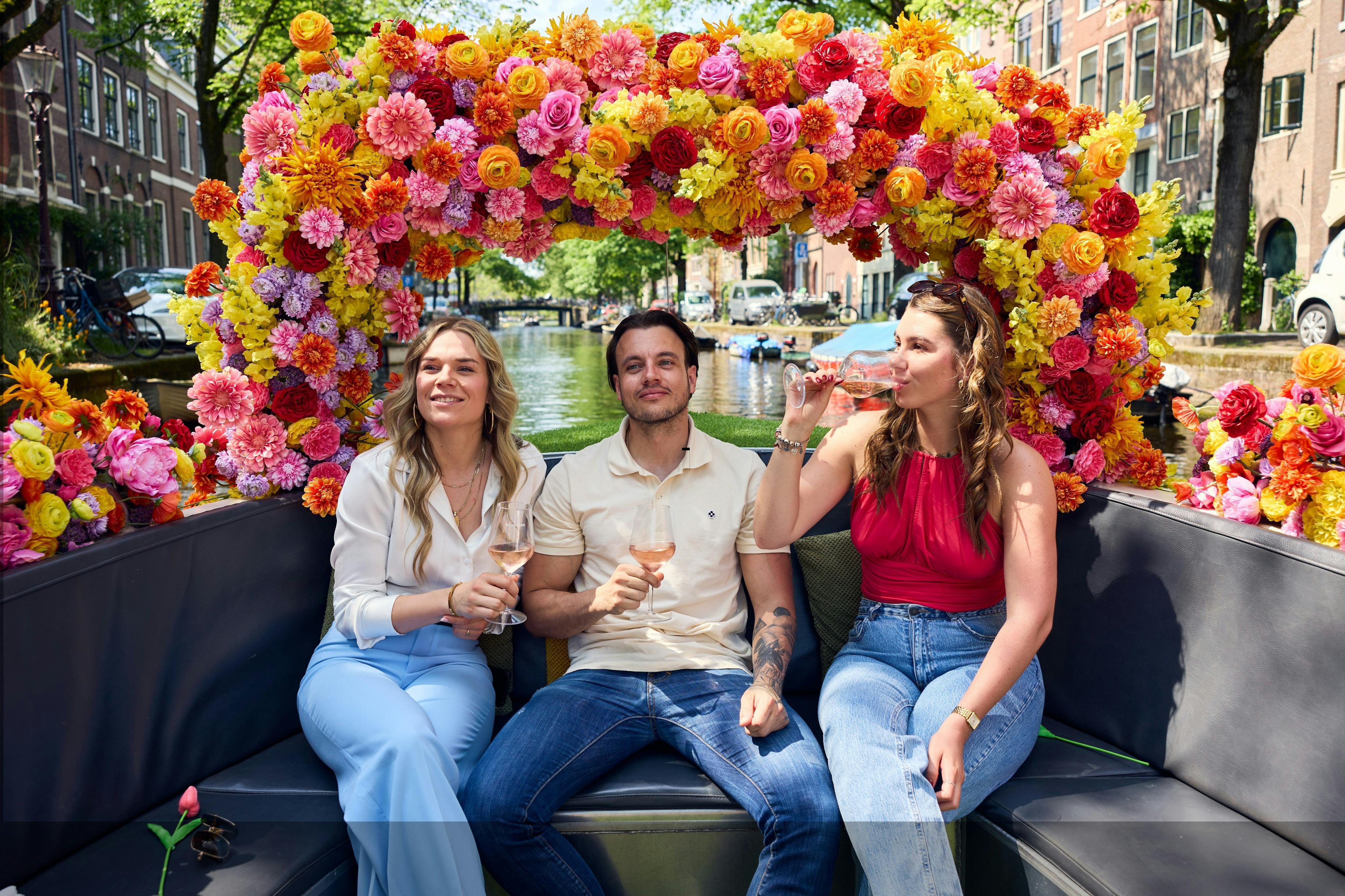 플라워 보트 타고 즐기는 운하 크루즈