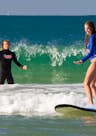 Surfear en aguas cálidas y poco profundas en Noosa