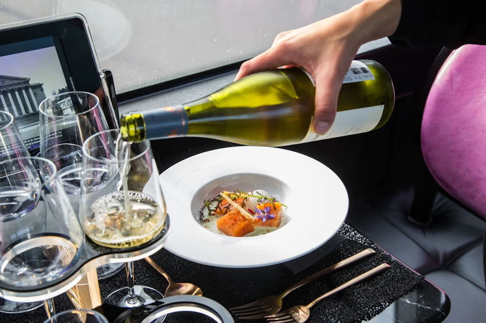 Table set and served for a Parisian dinner on board the Bus Toqué Champs-Elysées