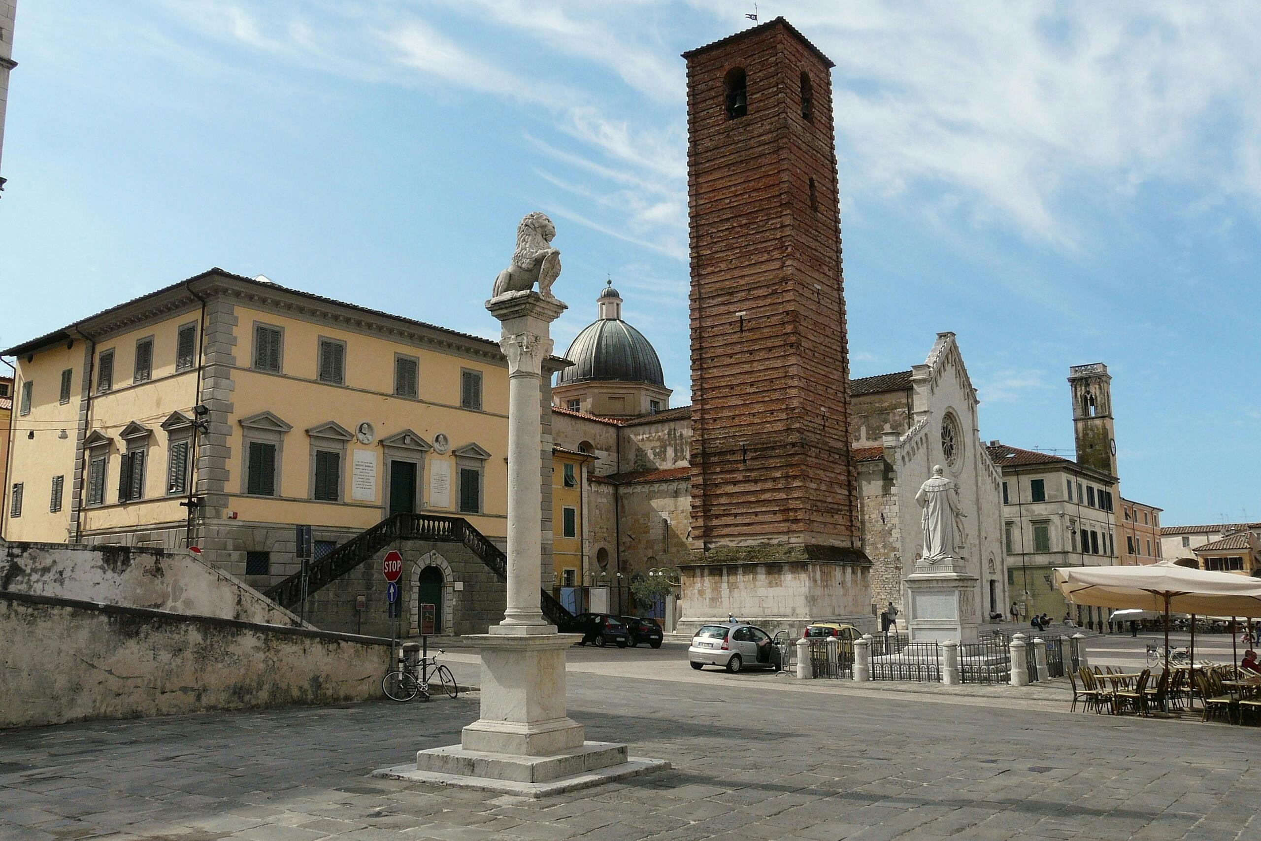 Piazza di pietra santa
