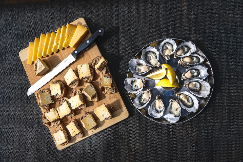 Enjoy freshly shucked oysters & Bruny Island cheeses, served picnic style for morning tea
