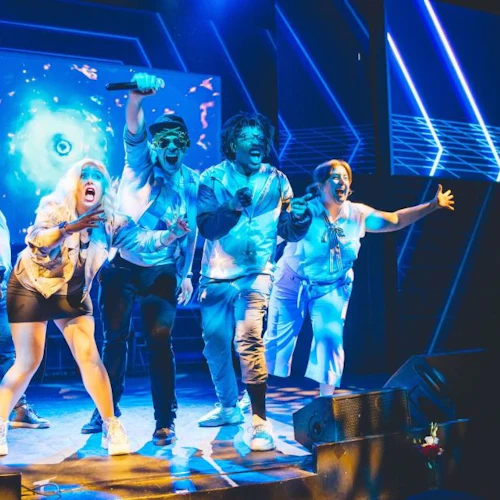 Skådespelarna i Boom Chicago kan inte vänta på metaverset i denna populära komedishow!