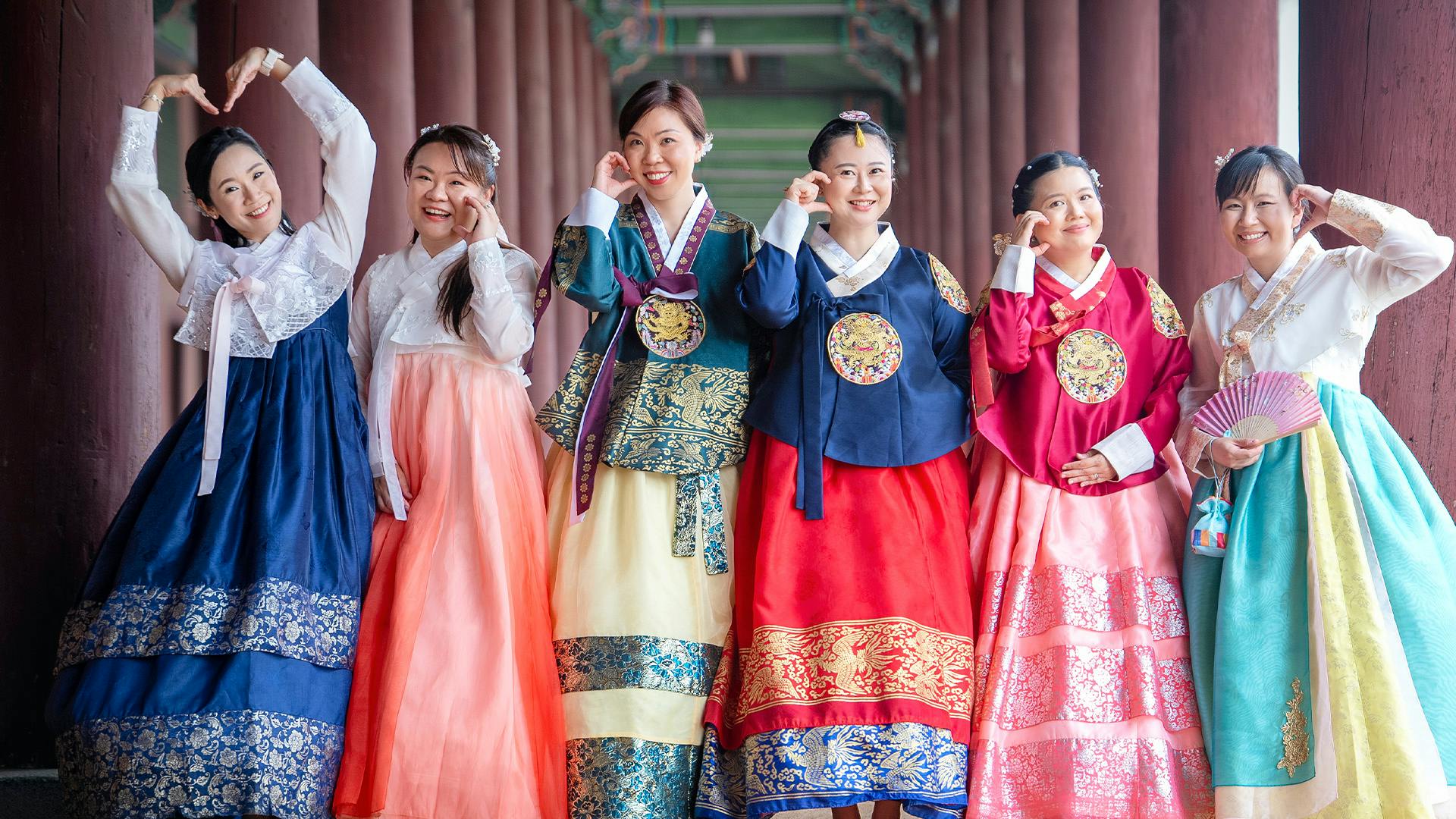 Daehan Hanbok: Gyeongbokgung Hanbok Rental & Photoshoot Experience - Photo 10