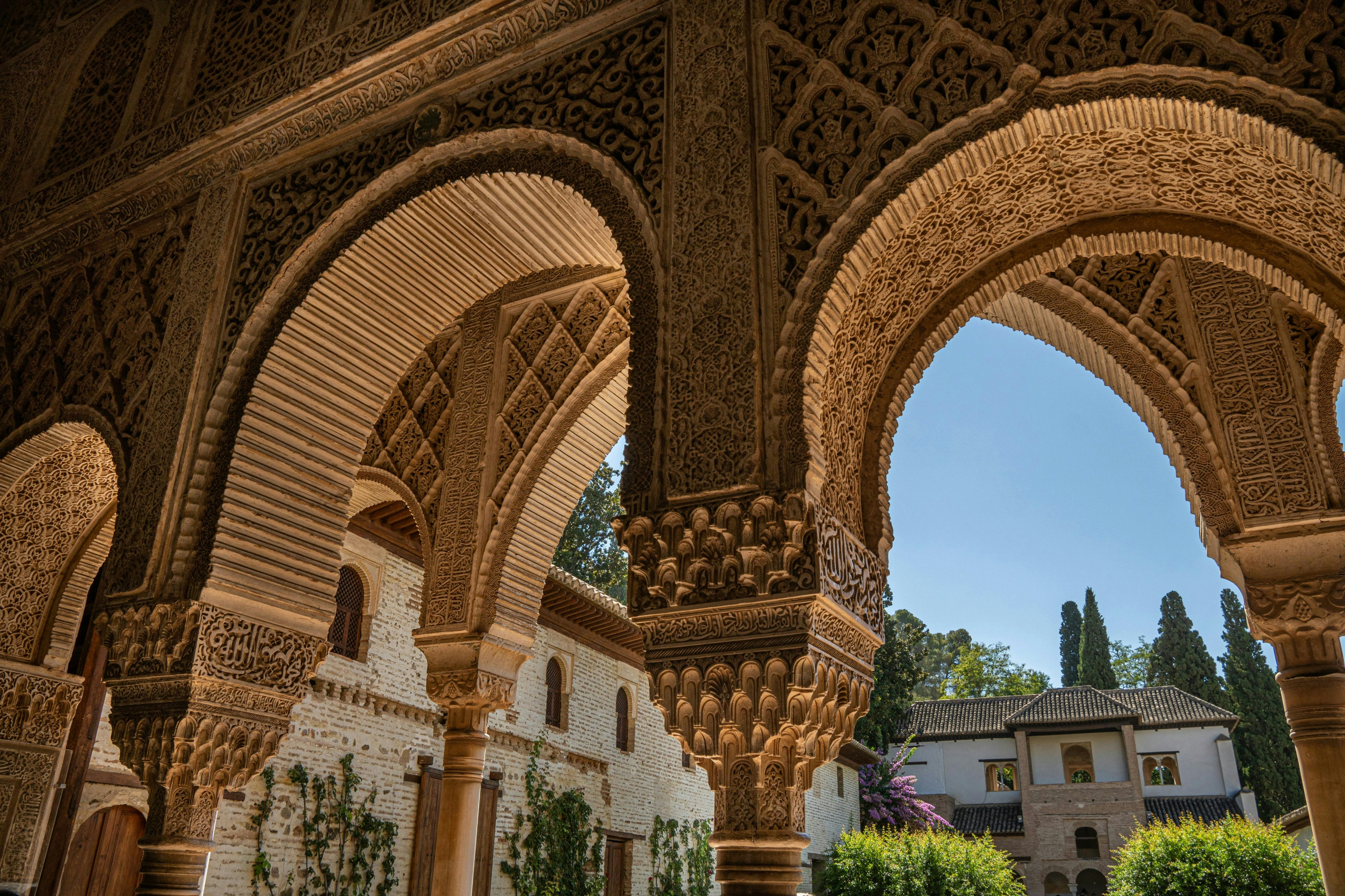 Alhambra: Entrada de acceso rápido + Audioguía