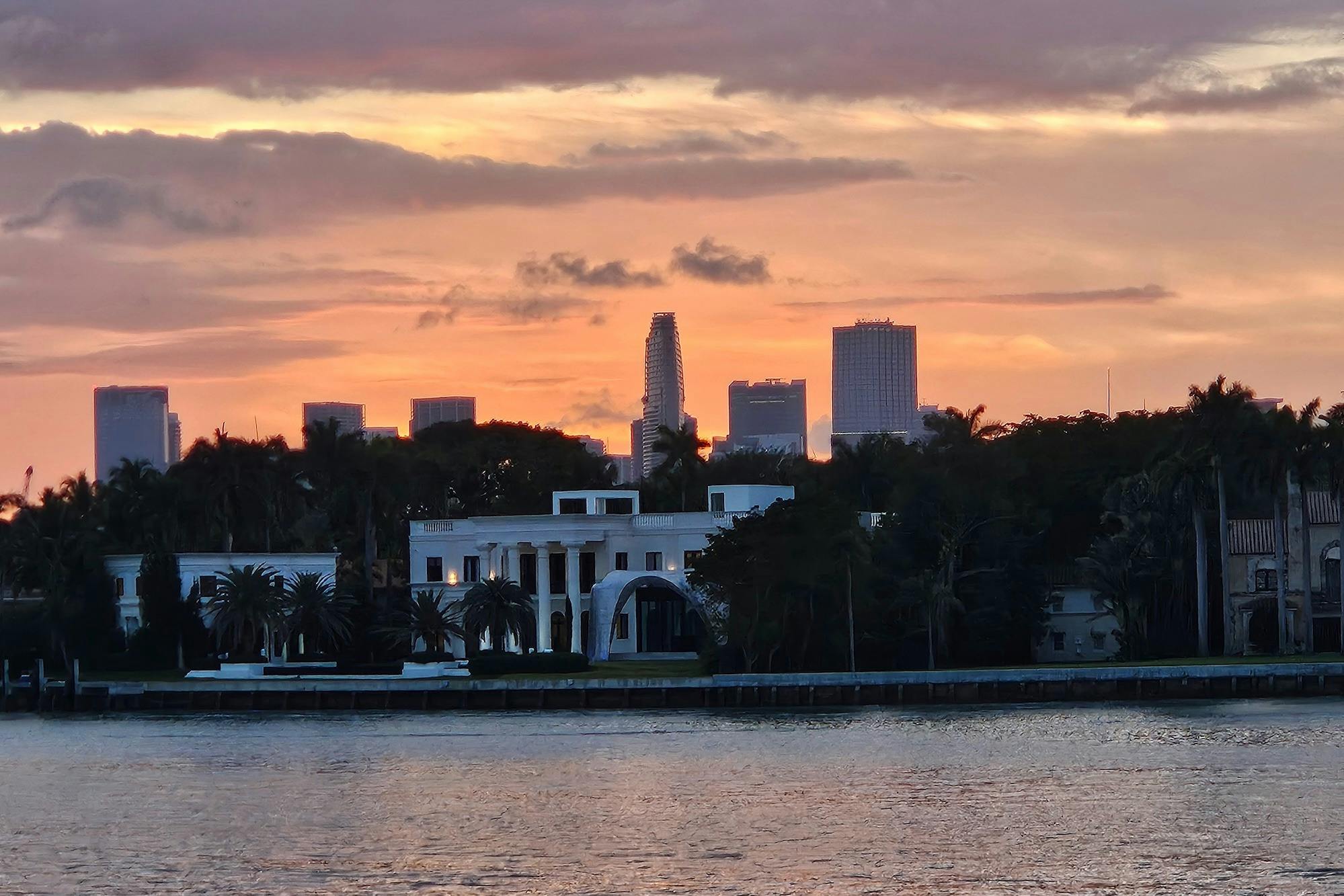 Haus auf Star Island, das in "Scarface" bei Sonnenuntergang verwendet wurde