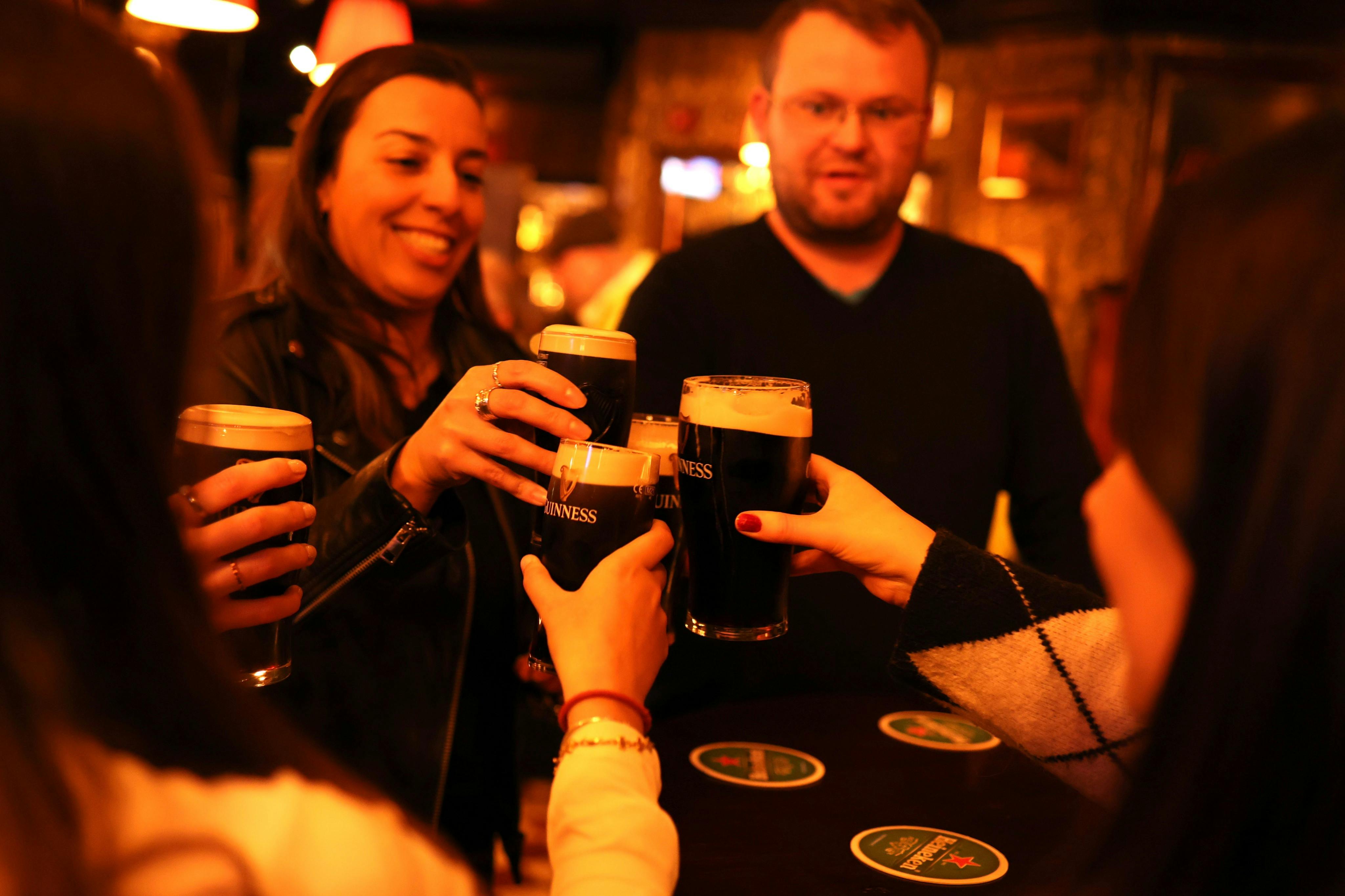 享用一品脱吉尼斯啤酒的完美品脱之旅