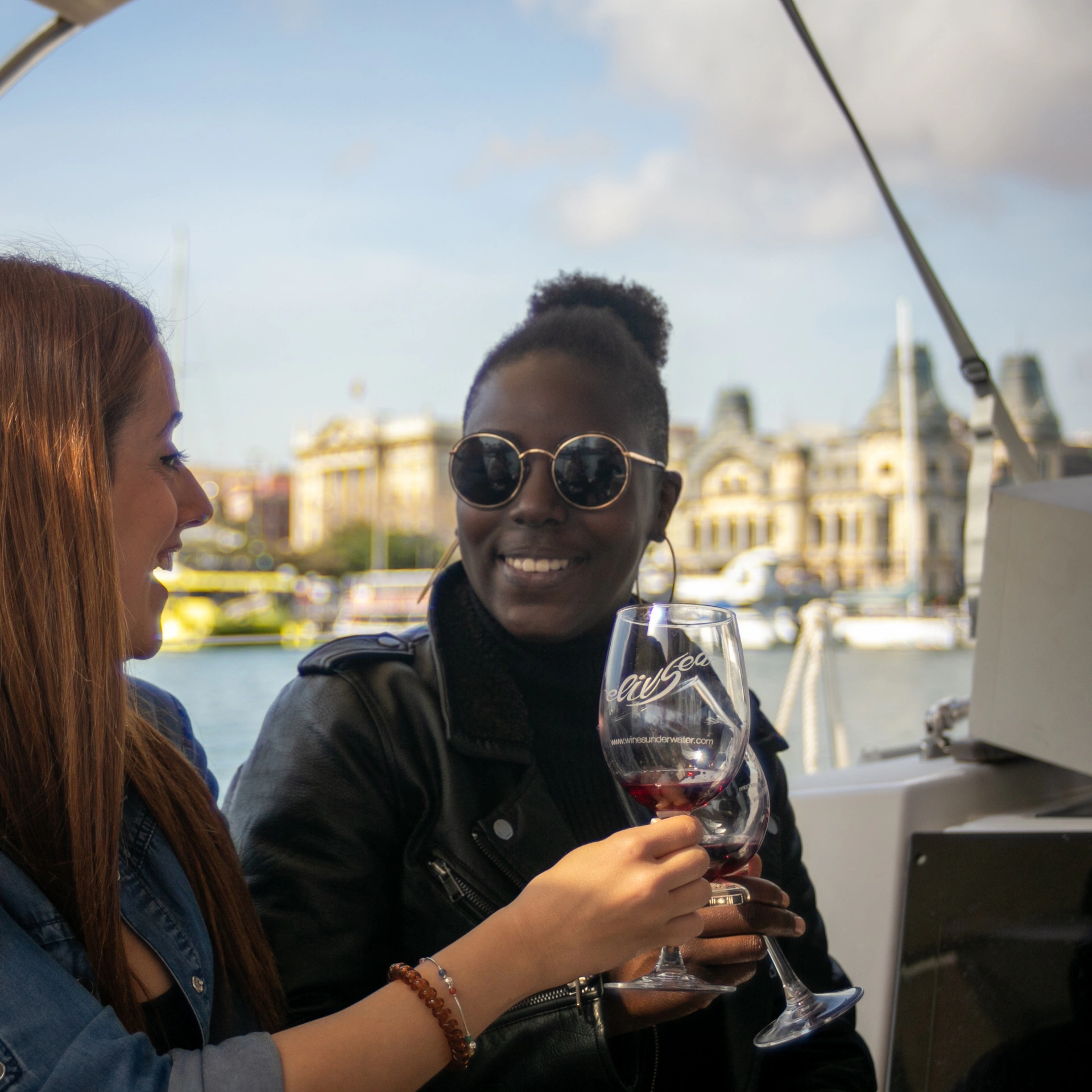 Barcelona: Experiència de vela de 2 hores + Tast de vins submarins