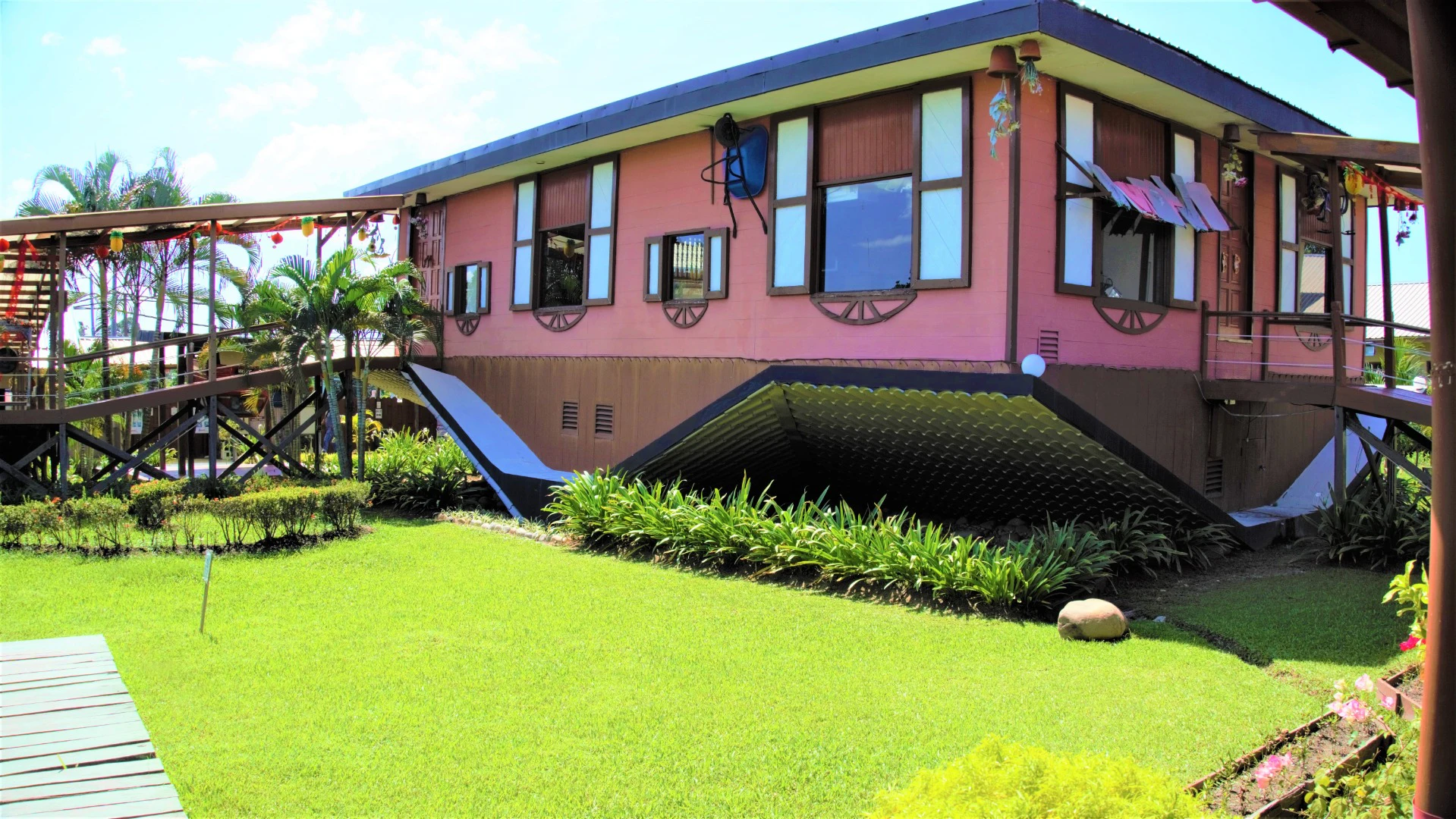 The Upside Down House of Borneo Sabah: Admission Ticket