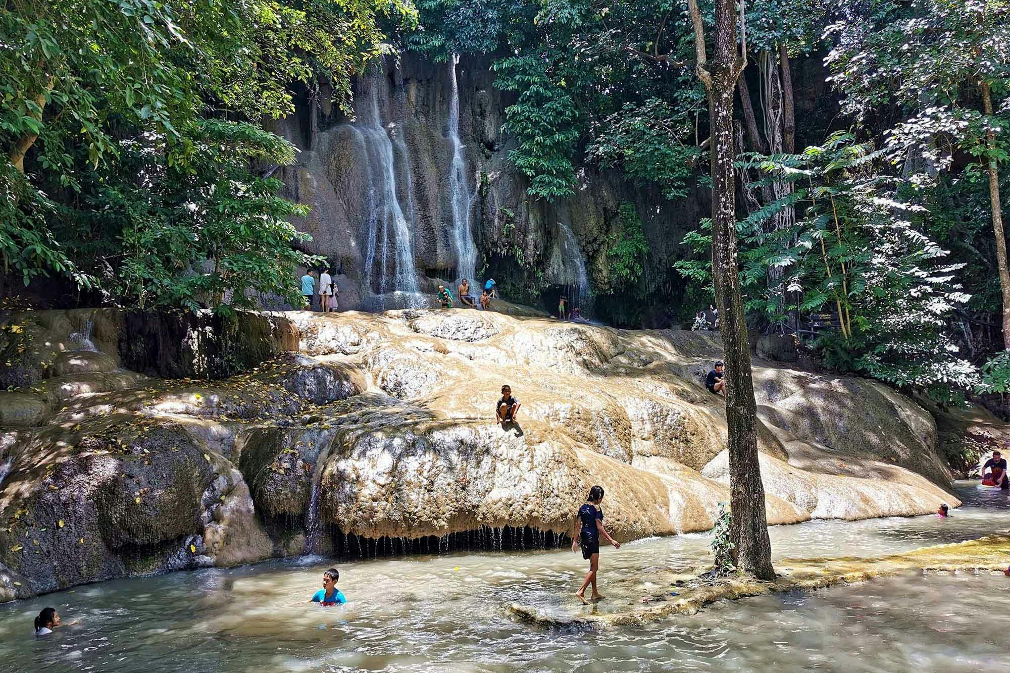 Chute d'eau de Sai Yok