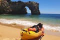 Explora las Cuevas y Playas Salvajes en Kayak