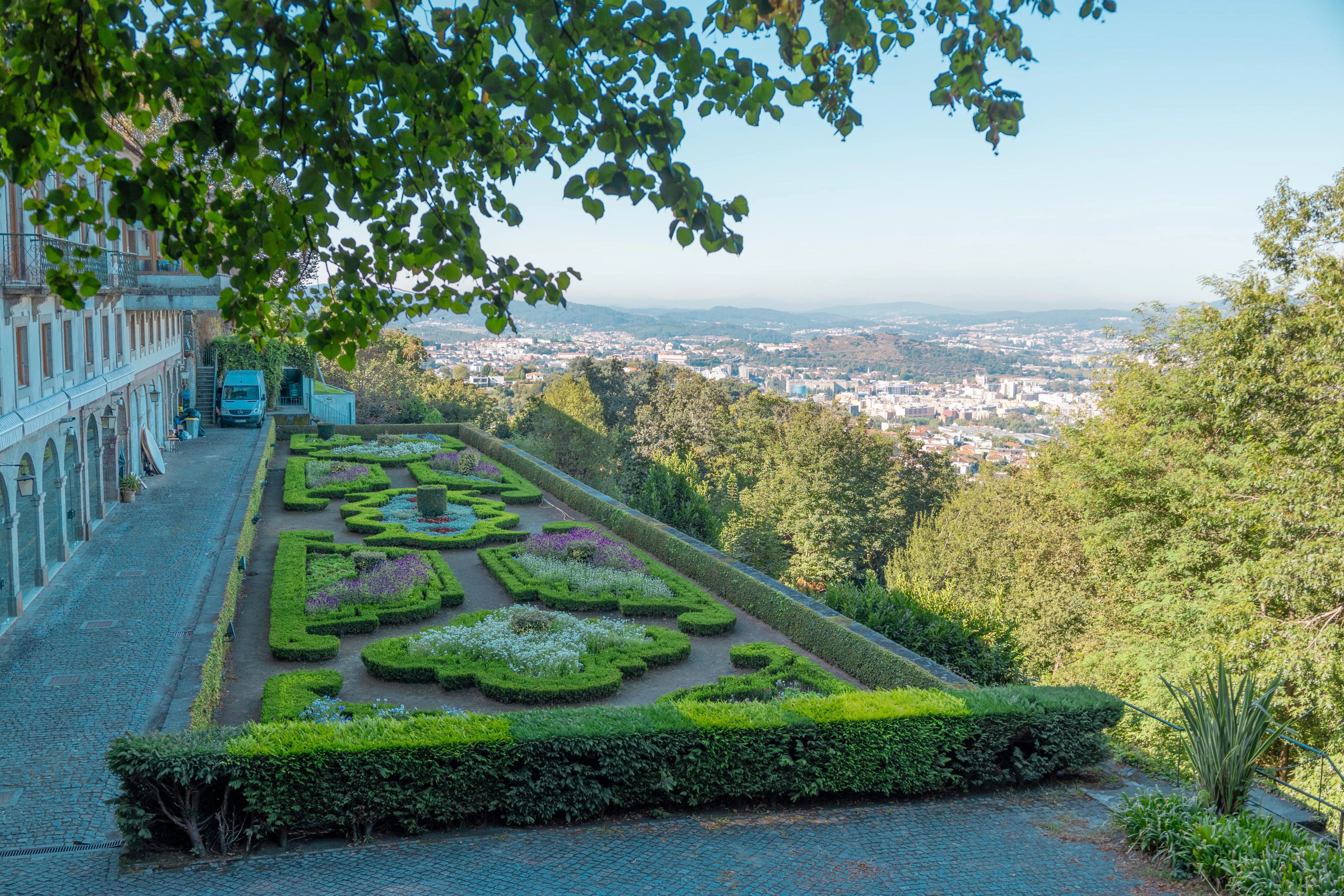 Braga & Guimarães: Small Group Guided Tour + Transfer from Porto