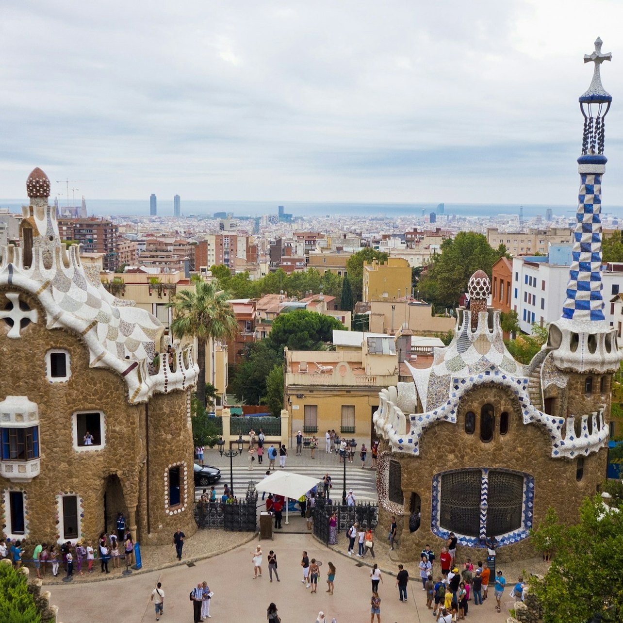 Parque Güell: Entrada sin hacer cola + Visita guiada en inglés, francés, alemán o español - Alojamientos en Barcelona
