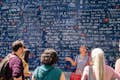 Uitleg over de Ik hou van je muur in Montmartre