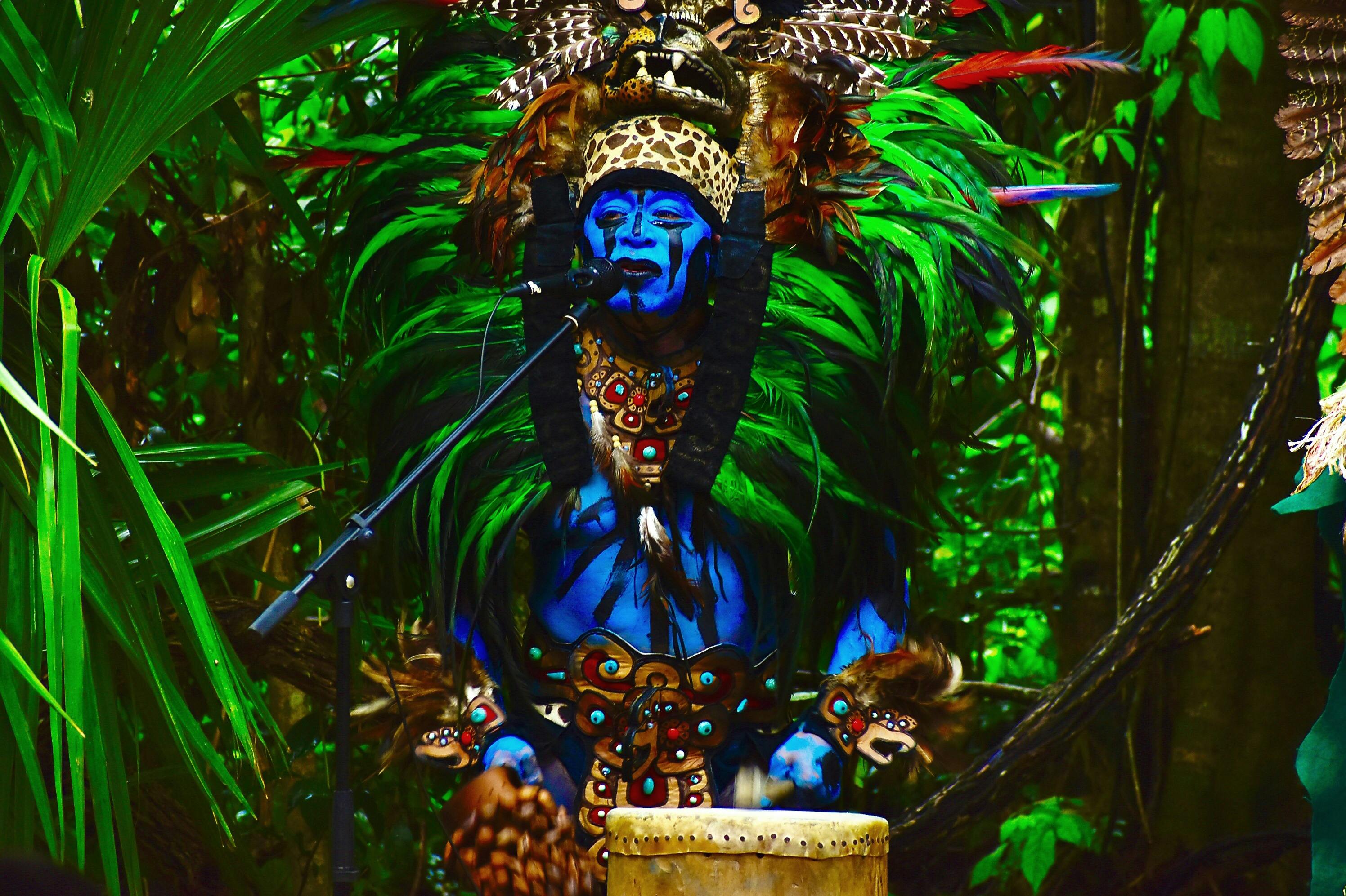 Upplev en live Maya-föreställning