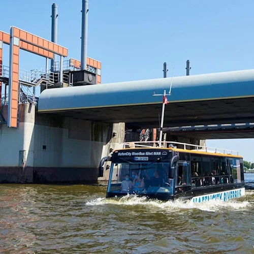 Hamburg: Guided Amphibious Bus Tour - Photo 4