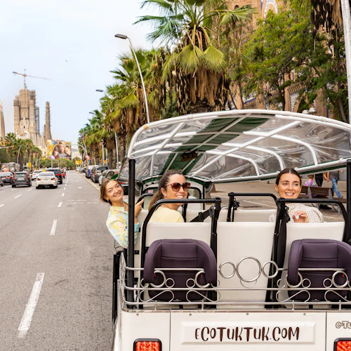 Barcelona: Passeio de Tuk Tuk elétrico de 4 horas - Photo 2