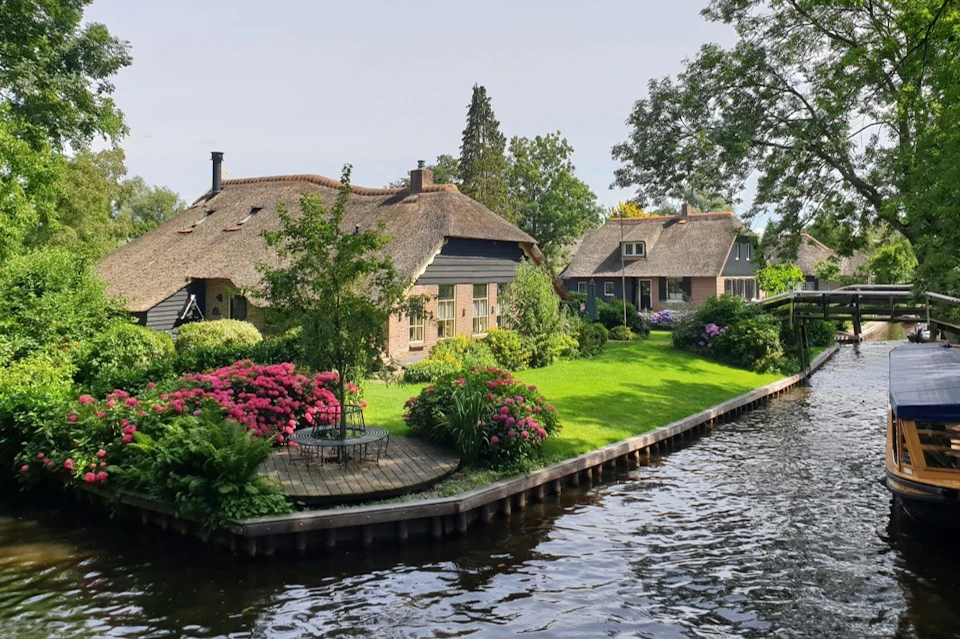 A village called 'Venice of the Netherlands' without main roads.