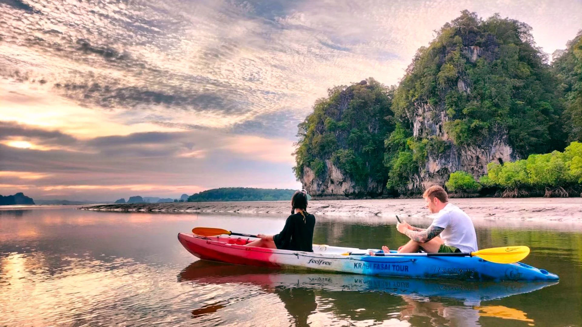 Krabi: Ao Thalan Sunset Kayak Tour with BBQ Dinner