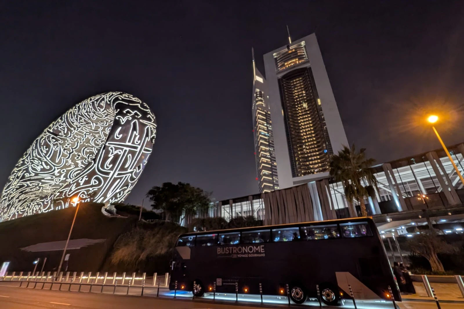 Bustronome Dubai: Bus Tour + Dinner