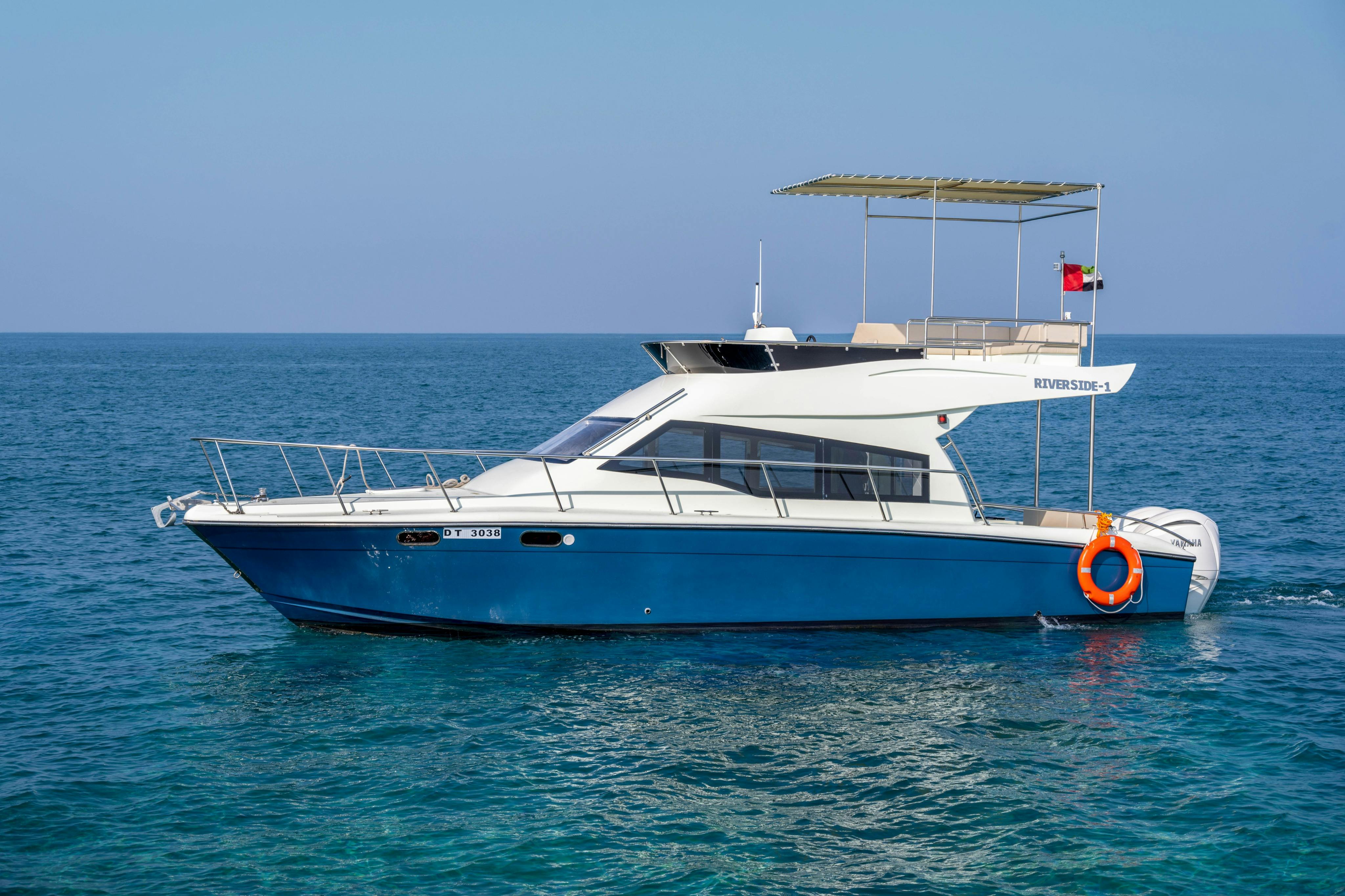 Dubai Harbour: 40-Ft Yacht Charter 2