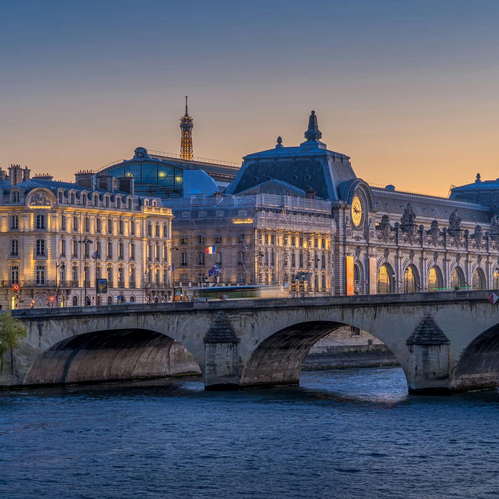 Tour of Paris: Audio Guide App