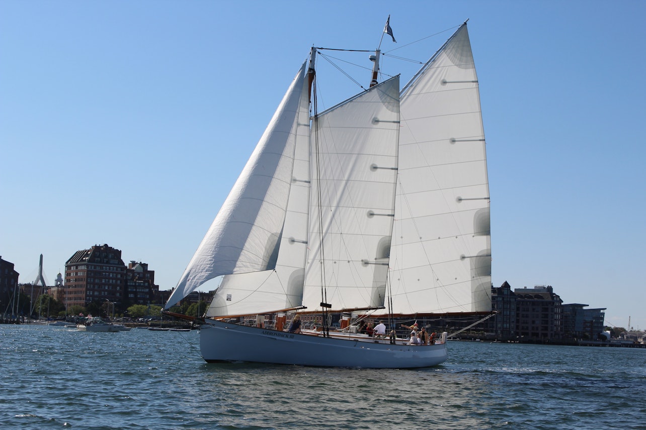 Goleta Adirondack III: Crucero durante el día - Alojamientos en Boston