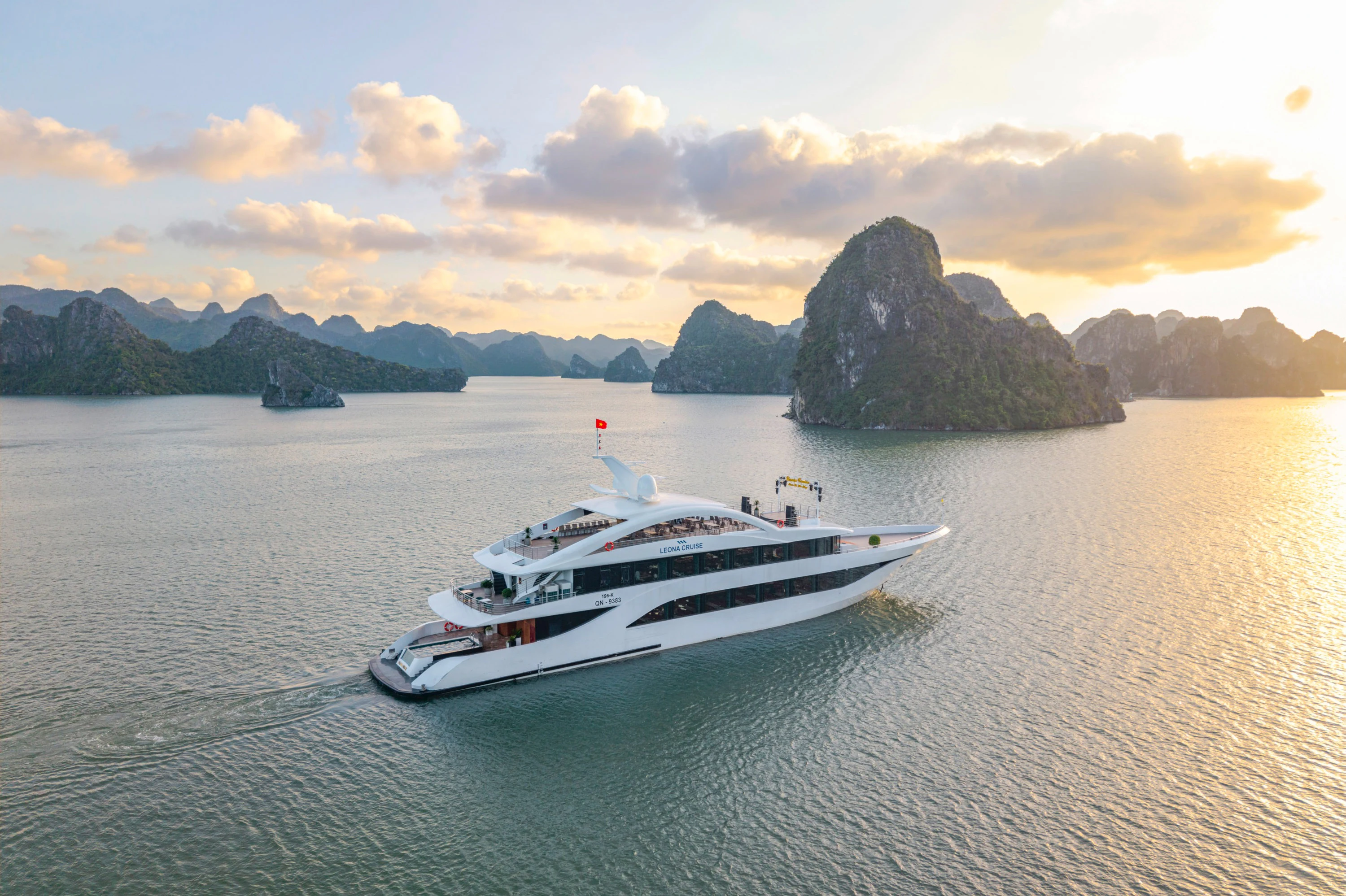 Ha Long Bay: 5-Star Leona Cruise + Sung Sot & Ti Top + Optional Transfer + Lunch