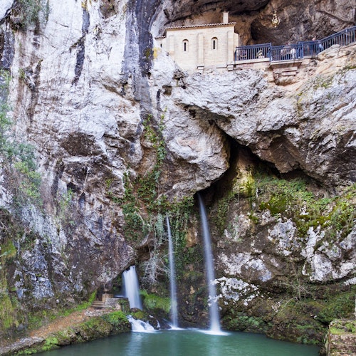 Excursión a los Lagos, Santuario de Covadonga y Cangas de Onís desde Gijón