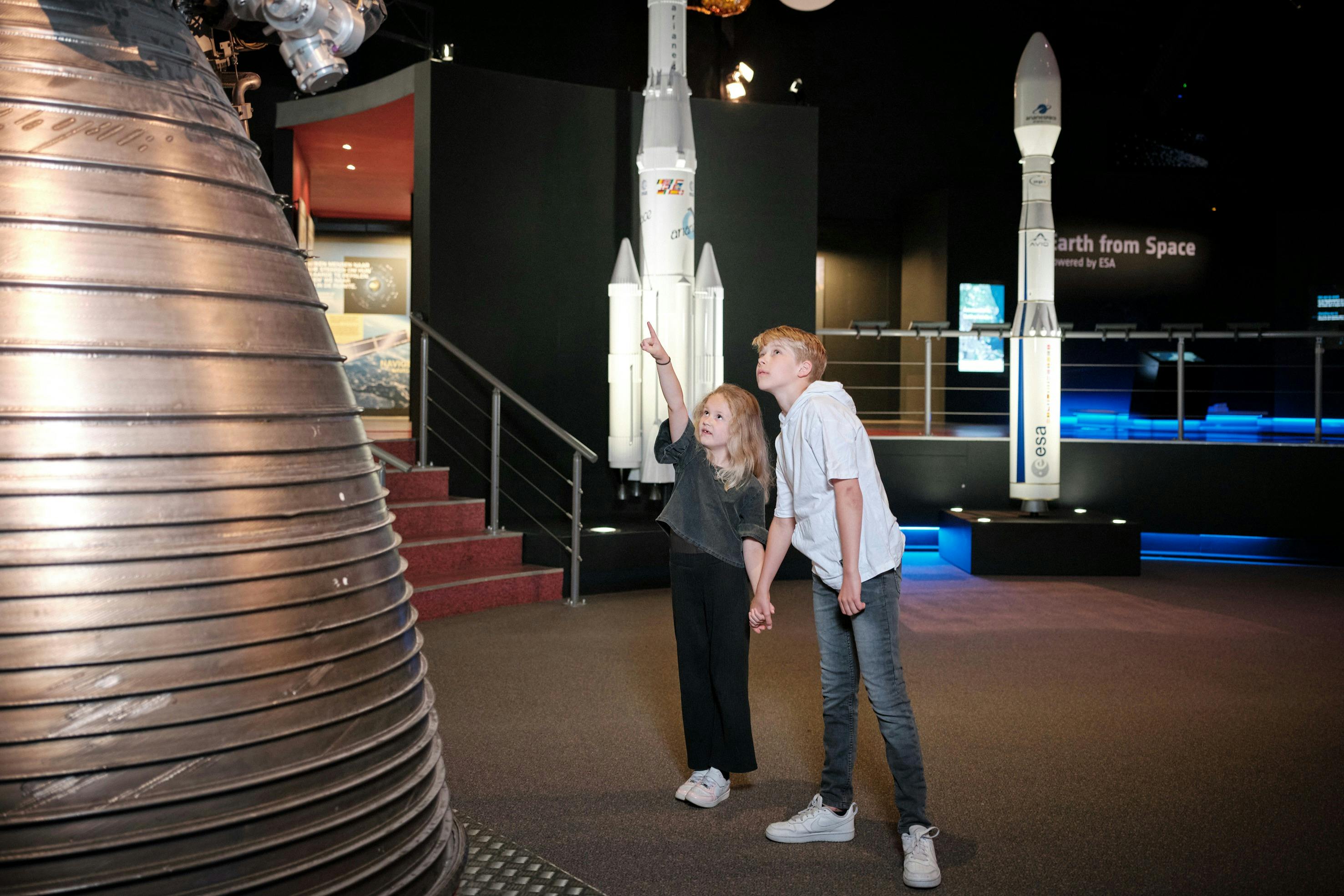 For børn tilbyder Space Expo et interaktivt skattejagtspil.