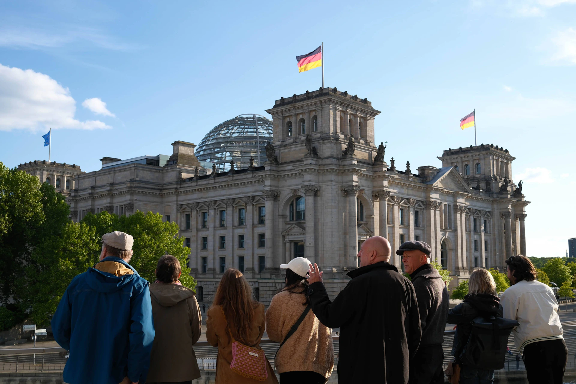 Group in the government district