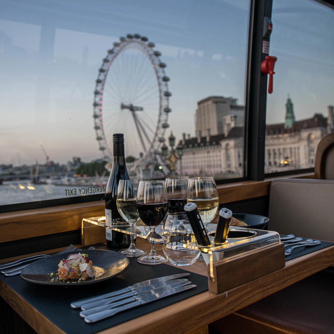 London: 6-Course Dinner on a Panaromic Bus Tour by Bustronome