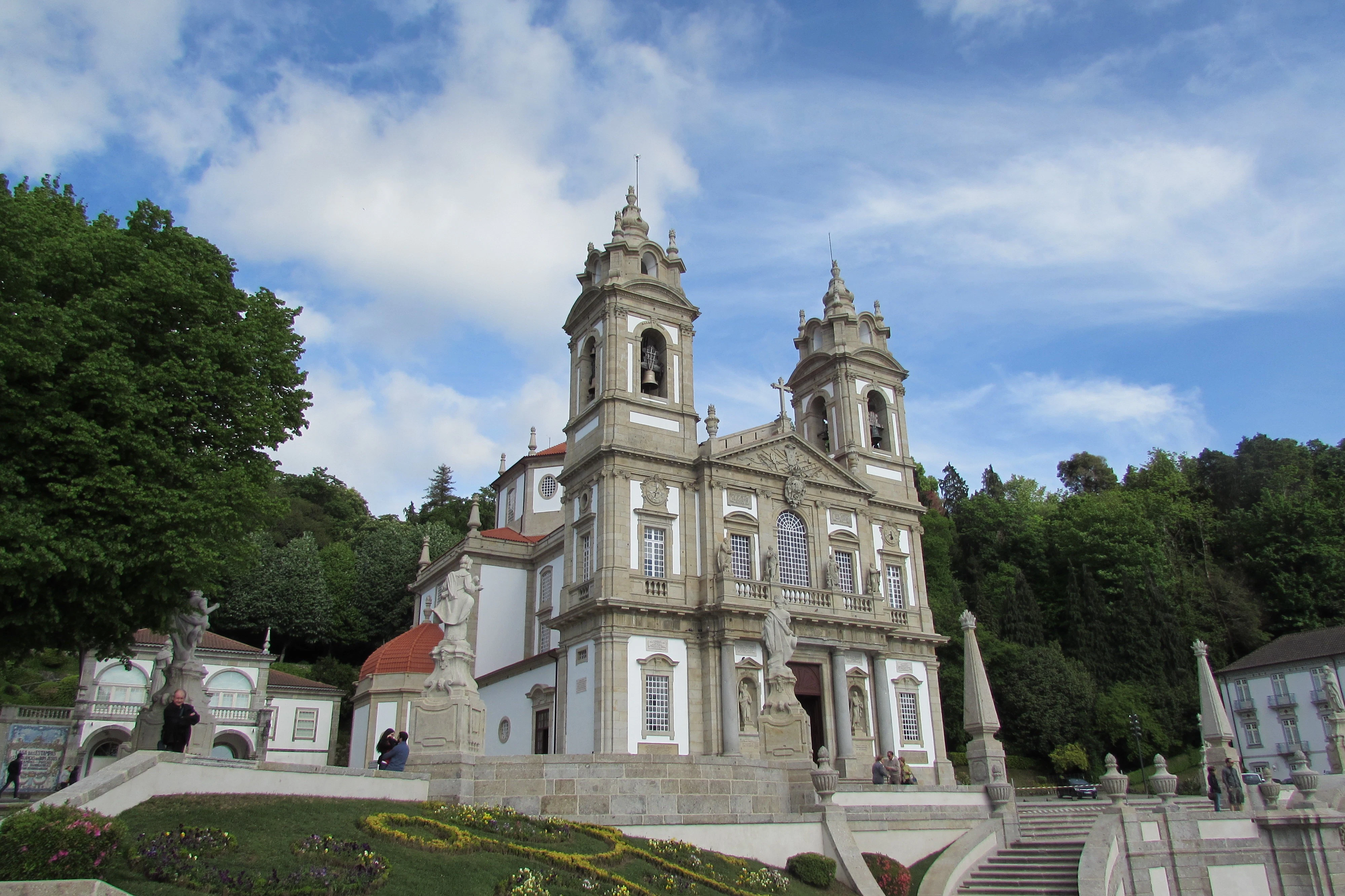 Braga & Guimarães: Guided Day Tour from Porto + Lunch