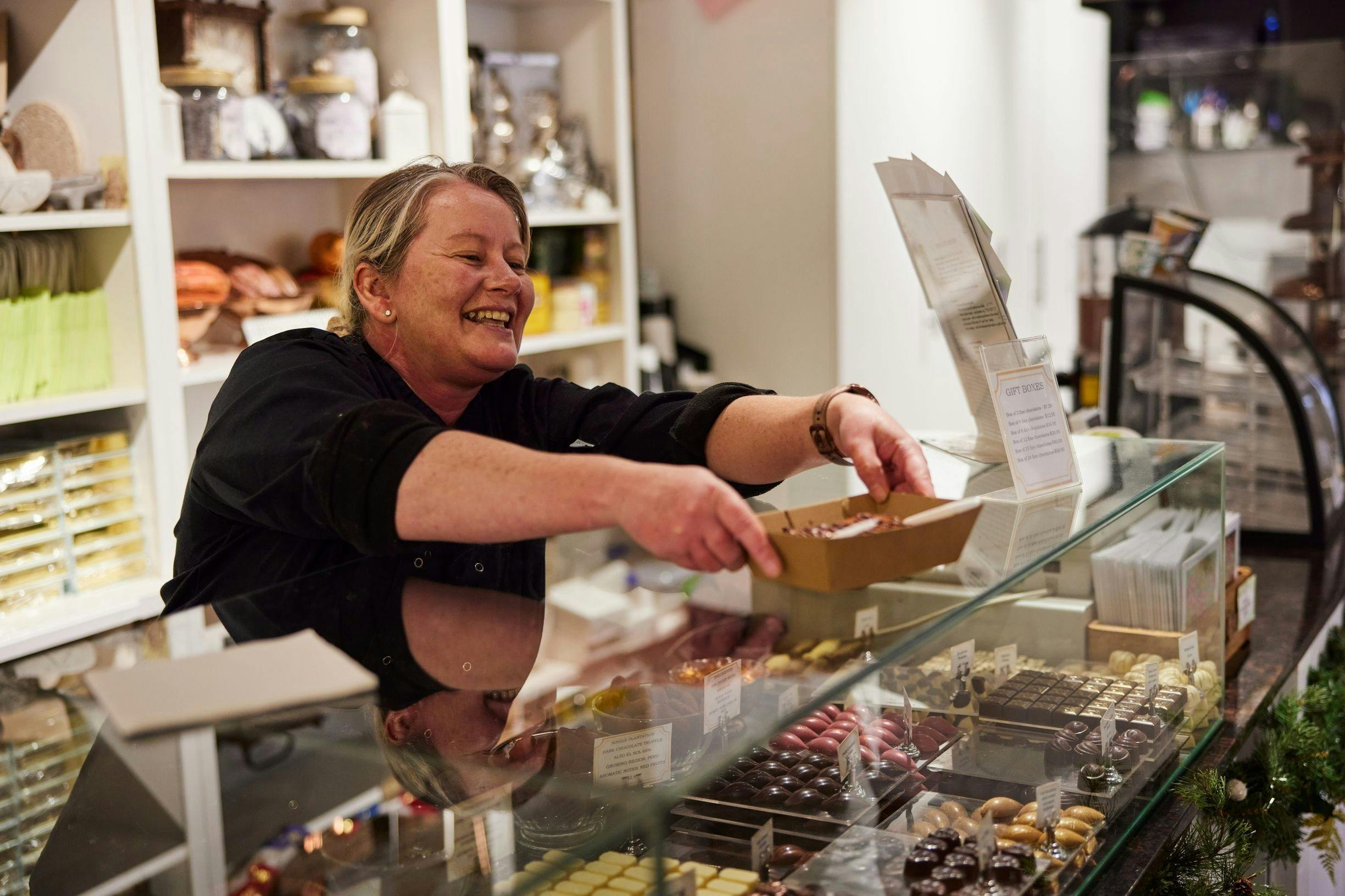 Μια γλυκιά απόλαυση σε μια τοπική σοκολατοποιία