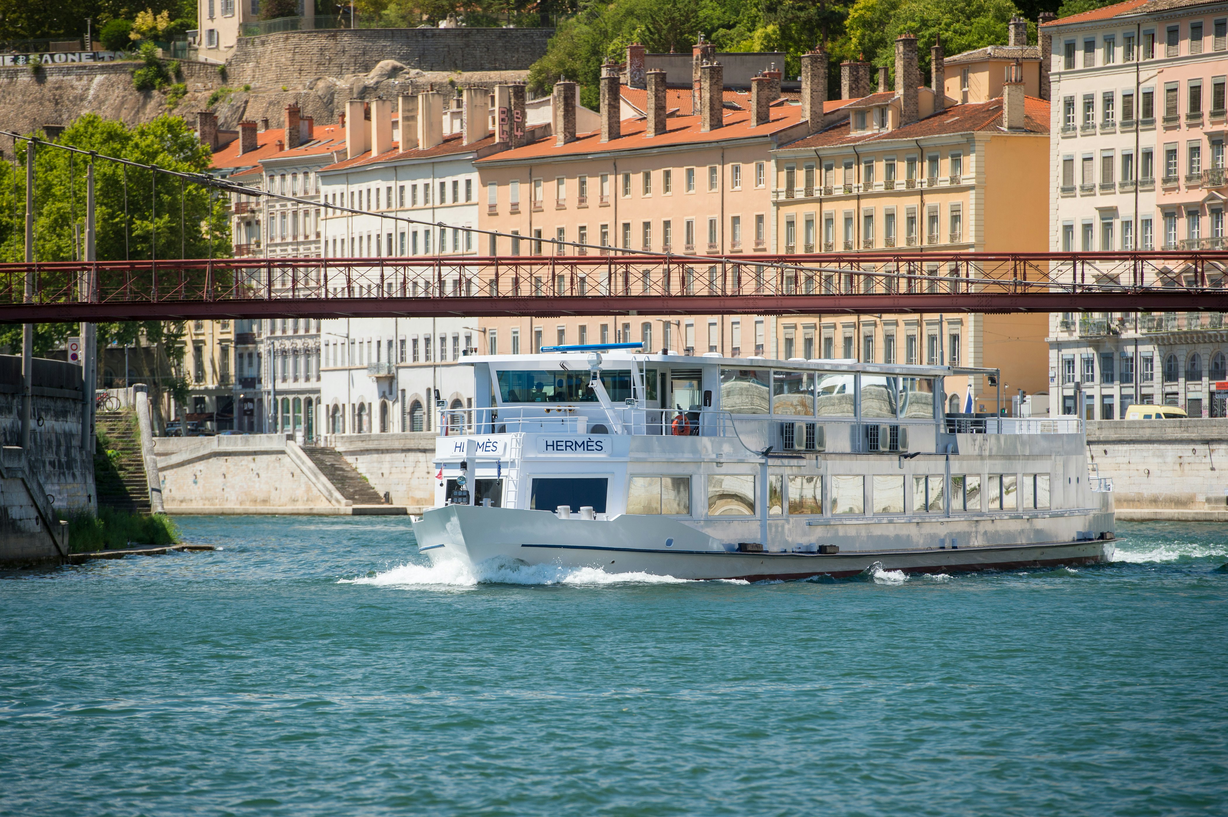 Jantar Cruzeiro no Saône por Les Bateaux Lyonnais Hermès II