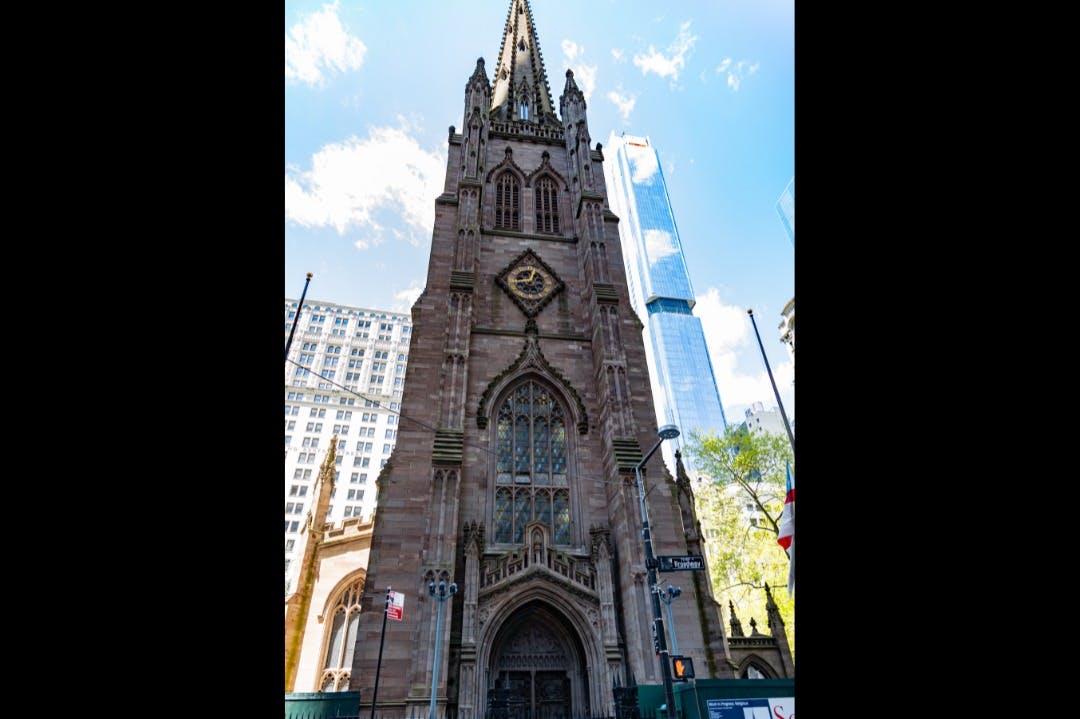 역사적인 트리니티 교회의 멋진 전망.