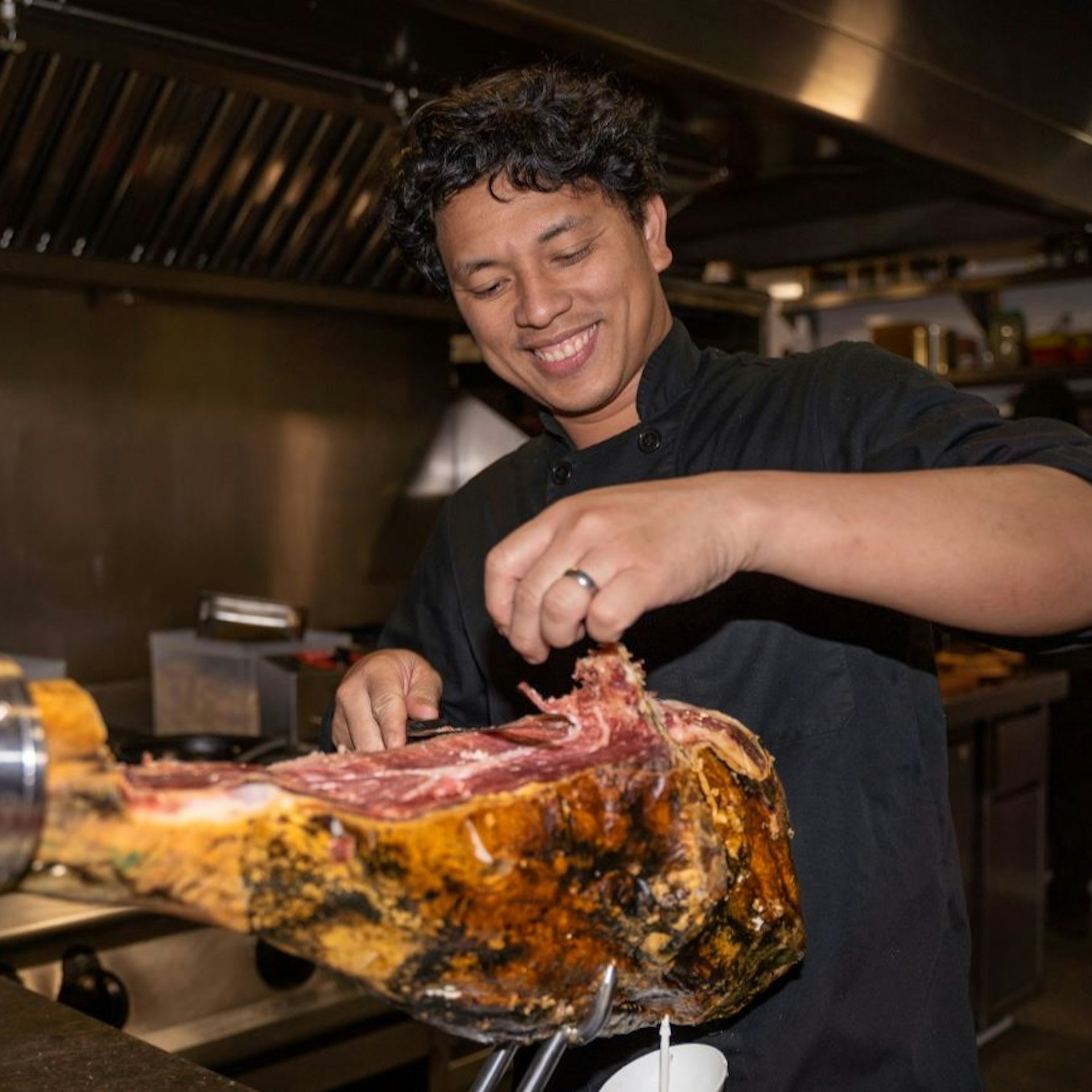 Barcelona: Small Group Guided Tapas & Wine Tour