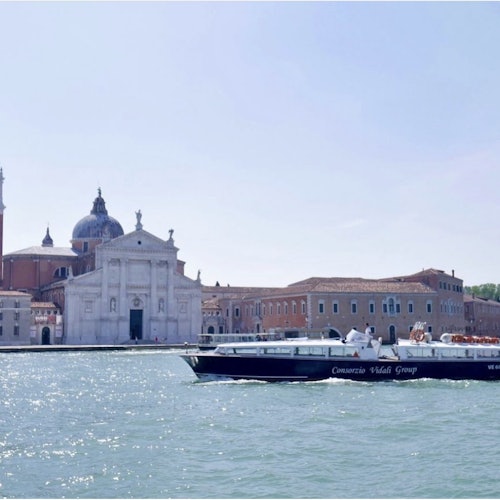 Murano, Burano and Torcello: Afternoon Boat Tour from Train station