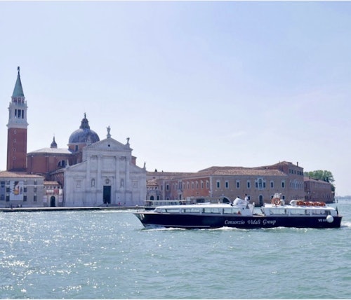 Murano, Burano and Torcello: Afternoon Boat Tour from Train station
