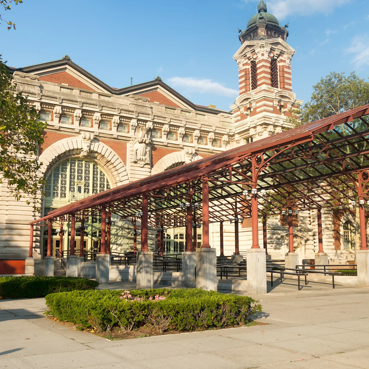 1-Day Hop on Hop off + Statue of Liberty and Ellis Island