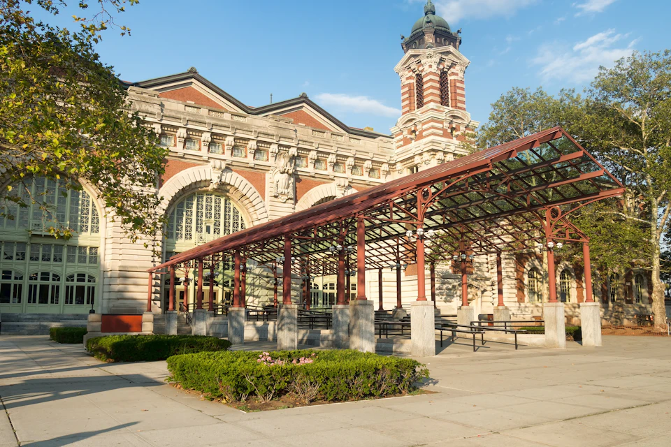 1-Day Hop on Hop off + Statue of Liberty and Ellis Island