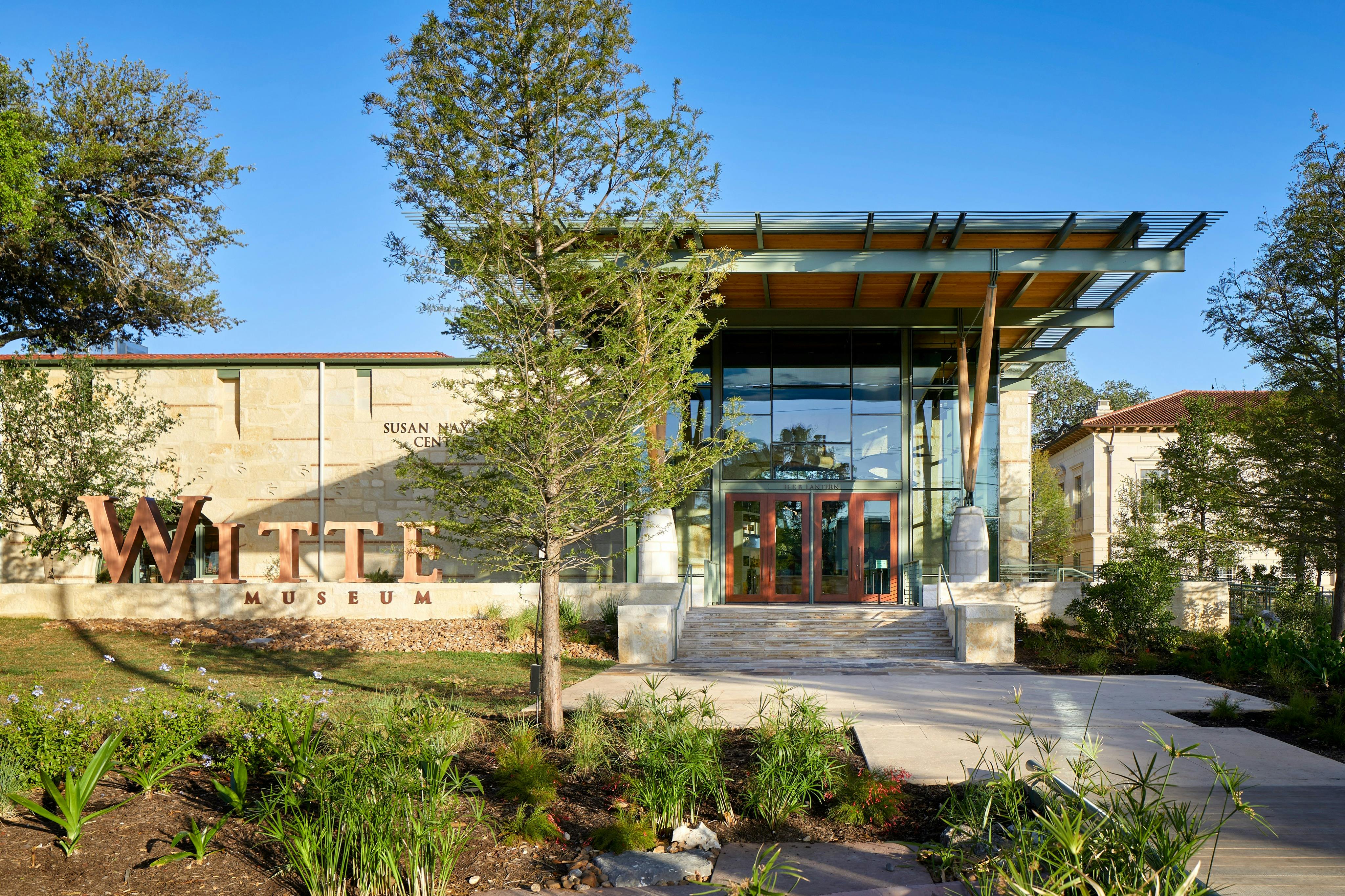 Přední vstup do muzea Witte v San Antoniu v Texasu